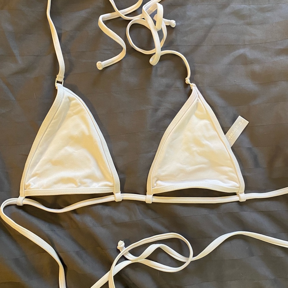 Minimale Animale Cut Out Bikini Top